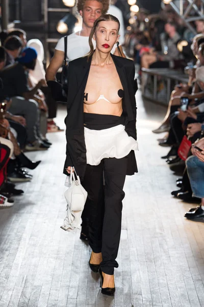 Look 19